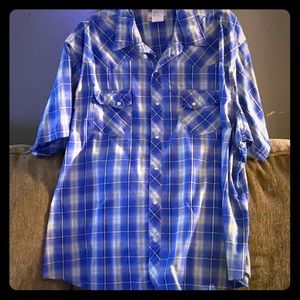 Men’s shirt sleeve button down